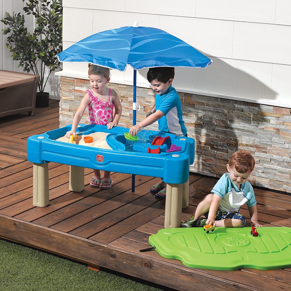 entertain a child with a water table