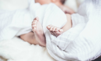 co-sleeping benefits bed-sharing pros and cons,is sharing a bed with my child bad: