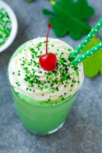 Shamrock Shake Recipe _ st.patrick's Day treats for kids