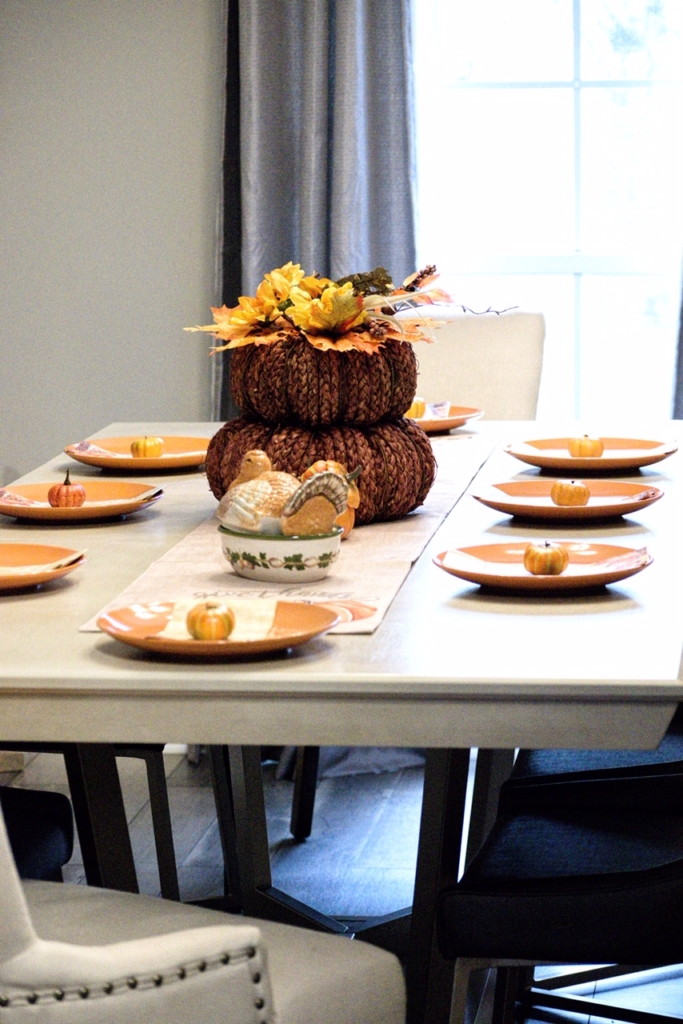 Simple Thanksgiving Tablescape